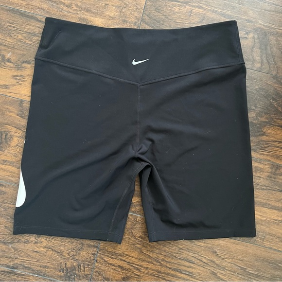 NWOT Nike 7" Swoosh Run Biker Running Shorts - Picture 3 of 4